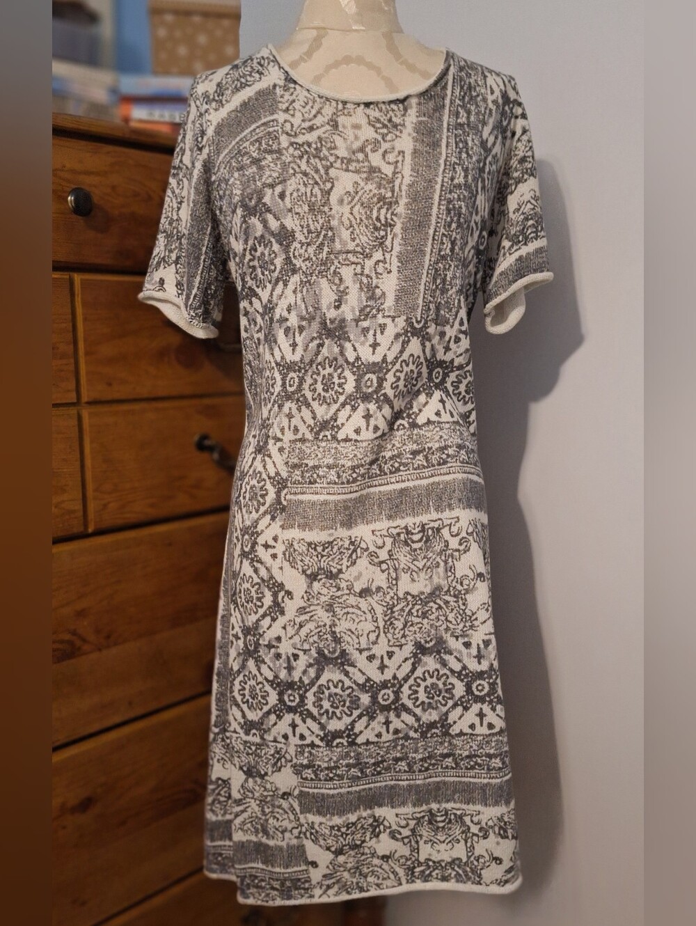 NWT Yest Grey And White Patterned Sweater Dress